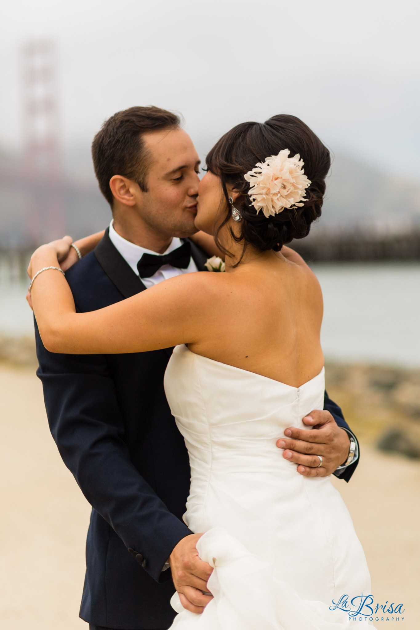 Bride Groom Kissing Crissy Field San Francisco Chris Hsieh La Brisa Photography