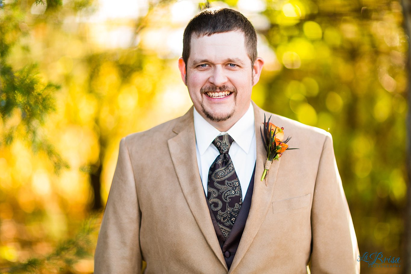 smiling fall groom portrait
