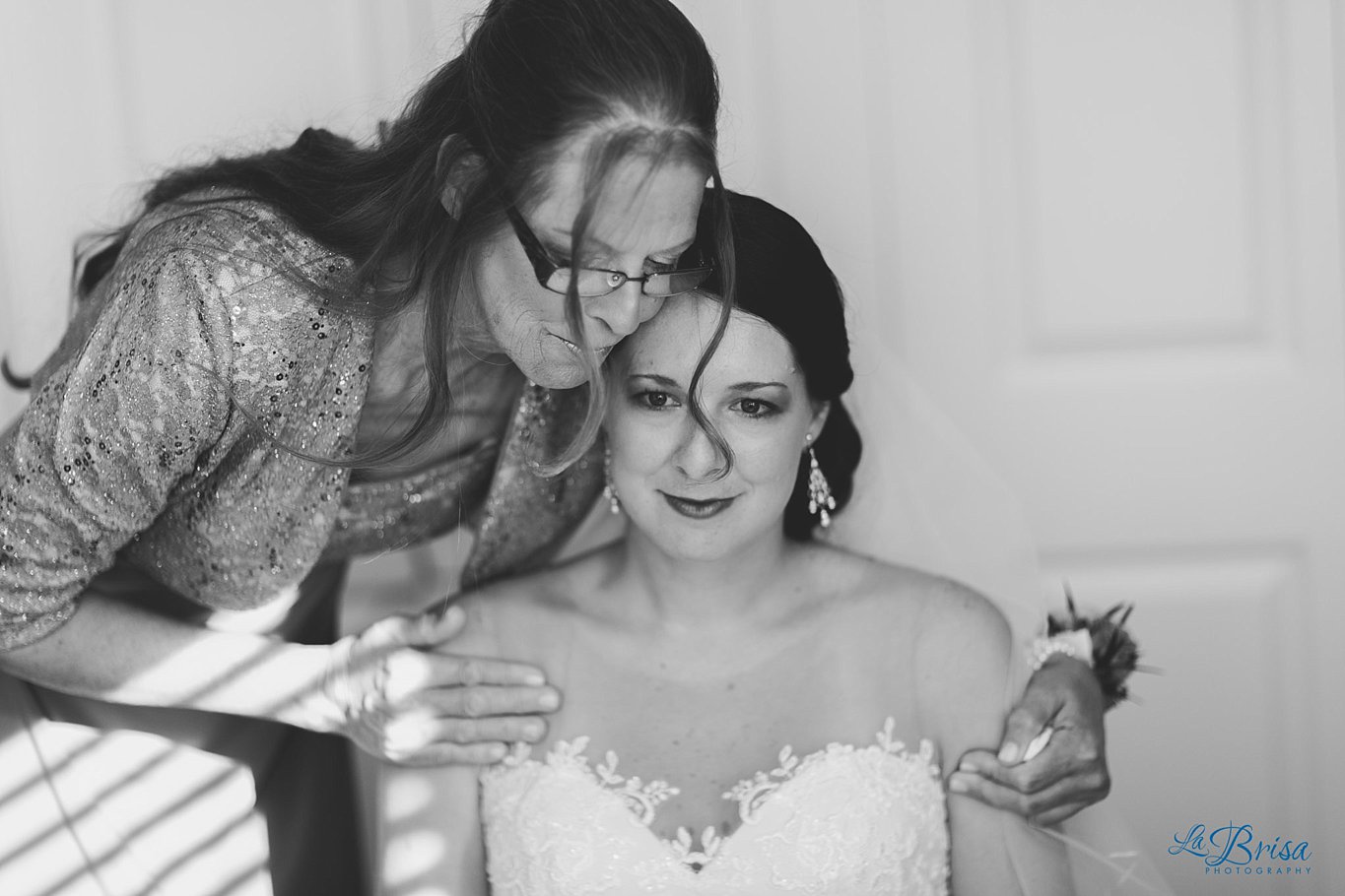 emotional mother daughter wedding moment