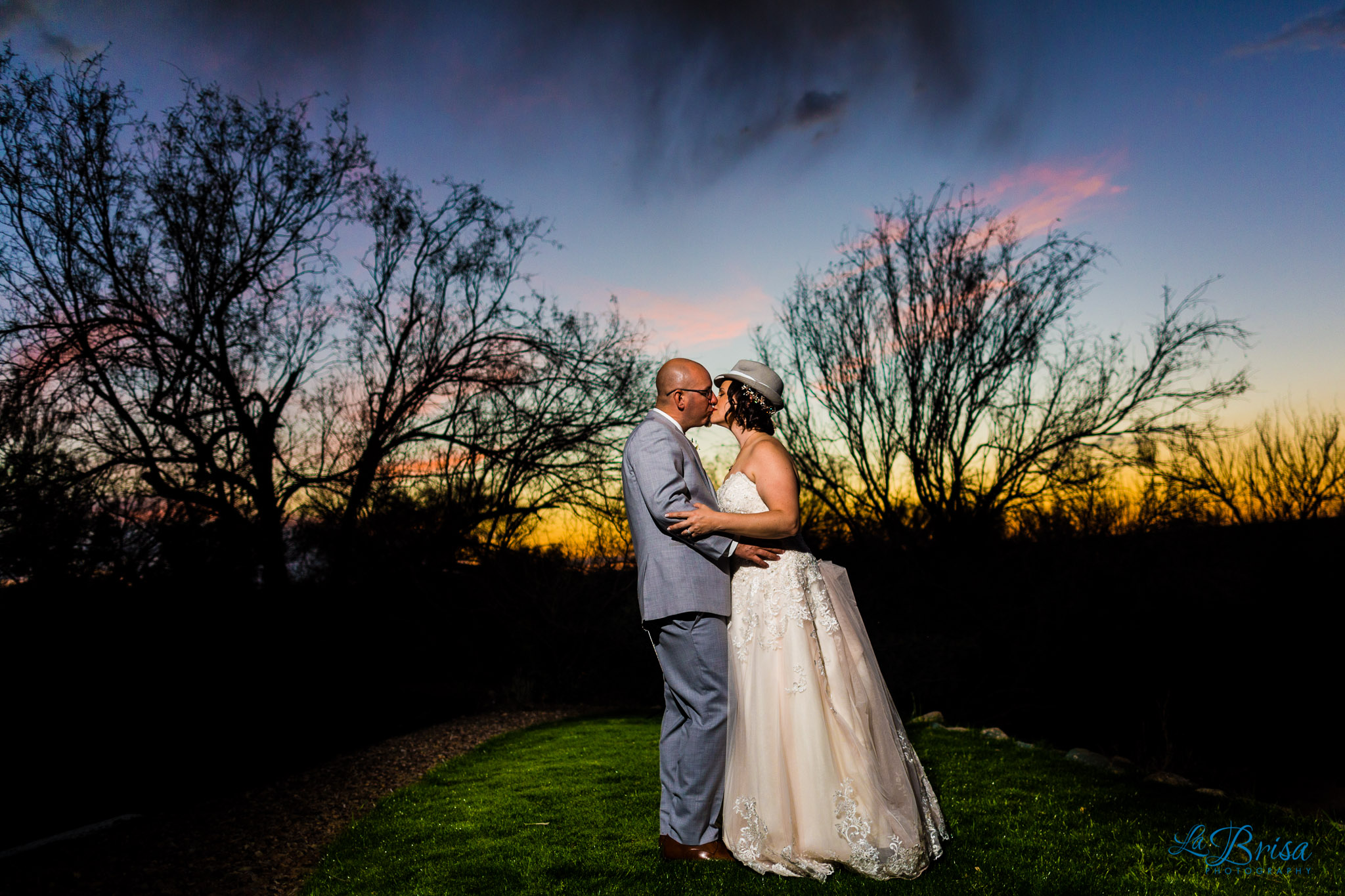 bride groom kissing tucson sunset