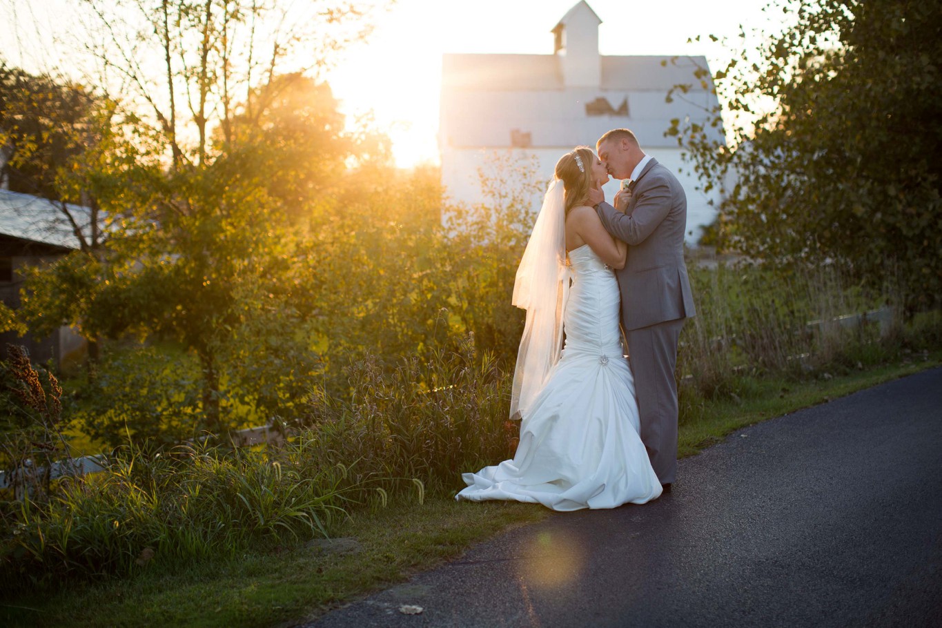 Alicia & Jonny’s Wedding Photography Preview | Yorkville, IL | Emma York